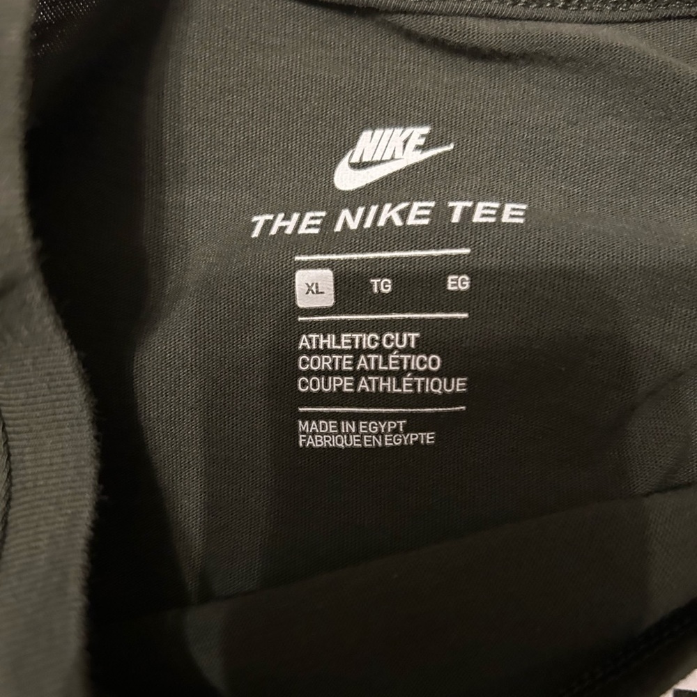 Nautica, Levi’s, Nike T-shirt, bundle - Picture 4 of 4